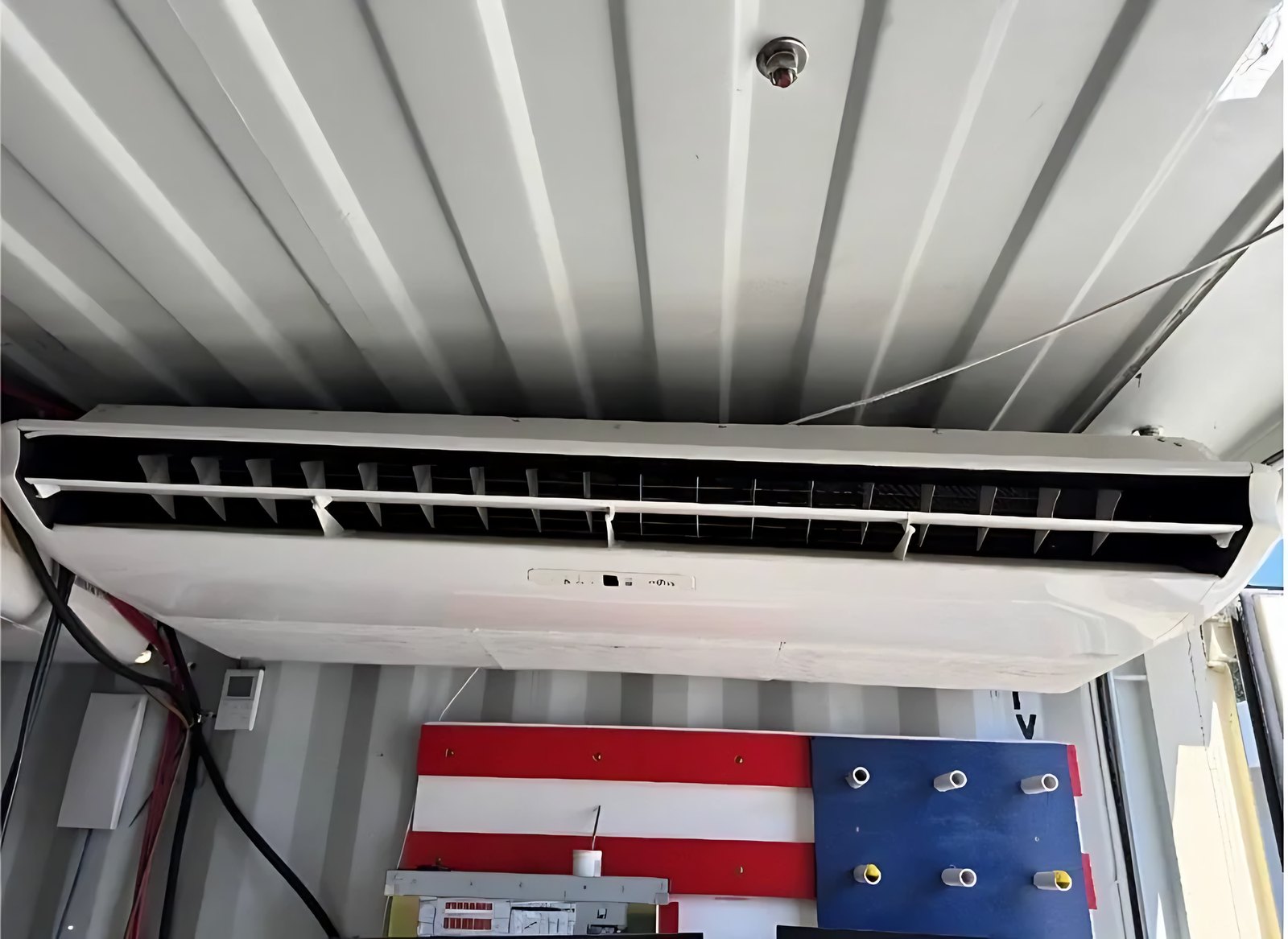 20ft Used Refrigerated Container – Modified Equipment Storage – ceiling mounted cooling unit inside a corrugated metal container