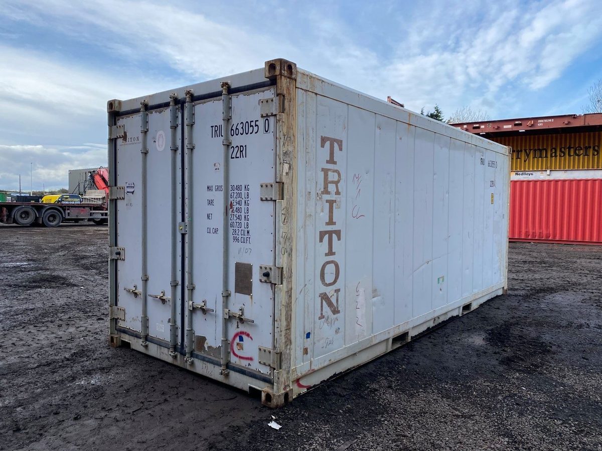 20ft Used Reefer Container – Wind & Watertight – three-quarter exterior view of weathered refrigerated container with closed doors