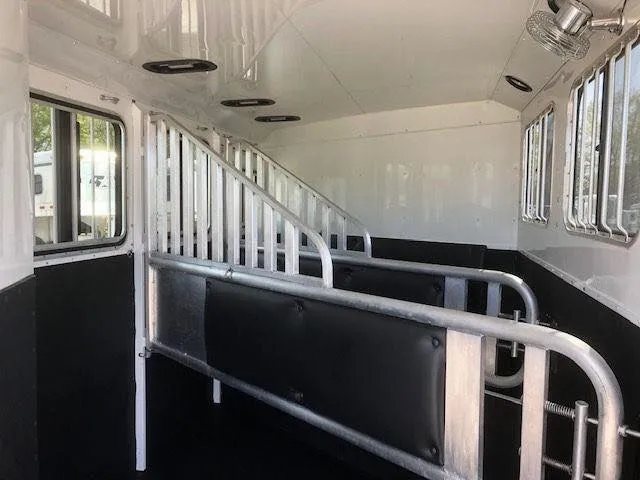 2010 Merhow 3 Horse Bumper Pull Trailer – Rear Ramp – Wide angle view of the horse stalls and padded aluminum dividers