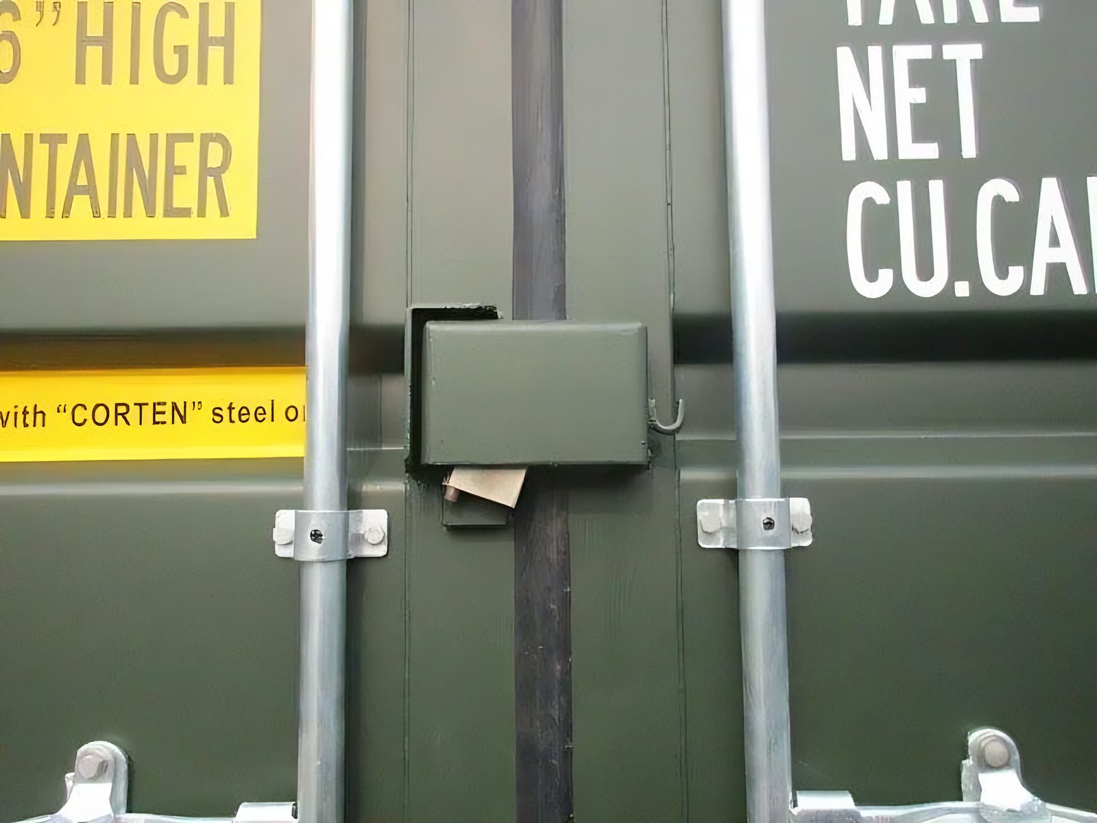 40ft One-Trip Shipping Container – Standard Height, Dry Storage – close-up of cargo door lockbox and locking bars