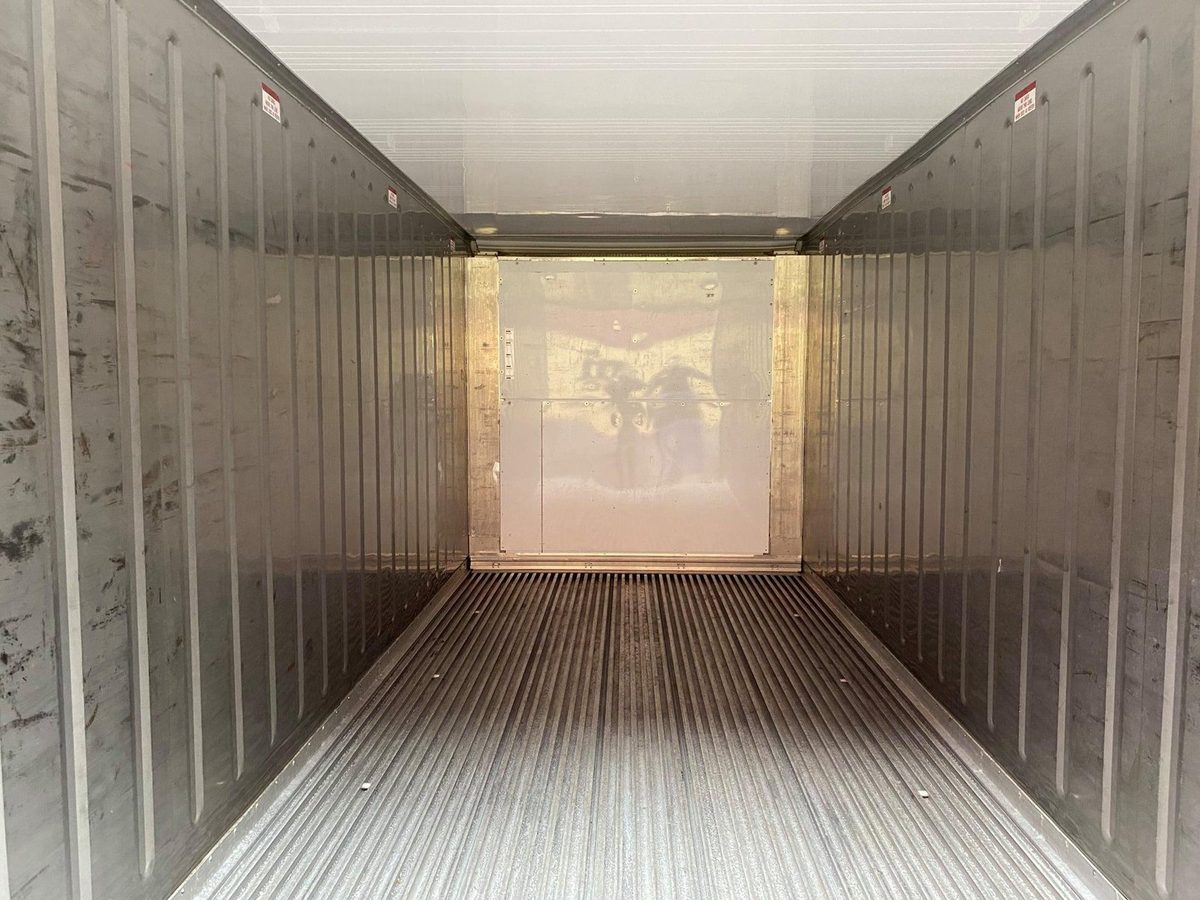20ft Used Reefer Container – Wind & Watertight – empty refrigerated container interior with ribbed metal flooring