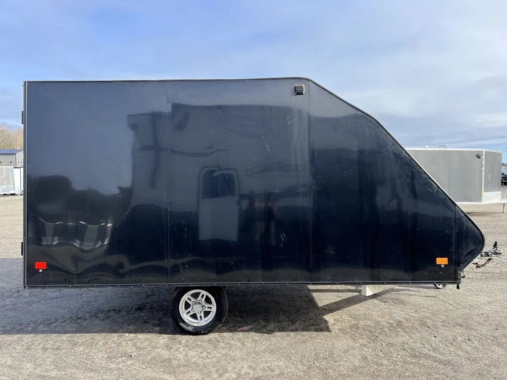 2021 Mission Trailers 2-Place Hybrid – Blackout Package – Full profile view of the right side of the enclosed hybrid trailer