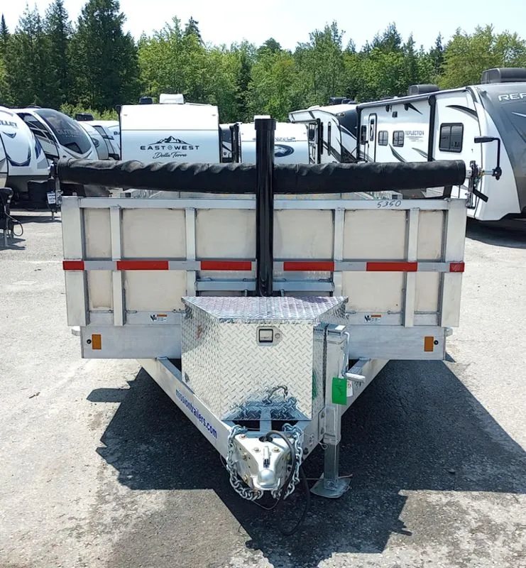 2025 Mission Trailers 16 ft Dump Trailer – Aluminum – Straight on front view showing the bulkhead and tarp assembly
