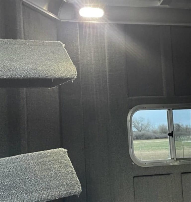 1999 Elite Custom 3 Horse Trailer – Rotating Saddle Rack – Tack room interior detail showing an interior light and small window