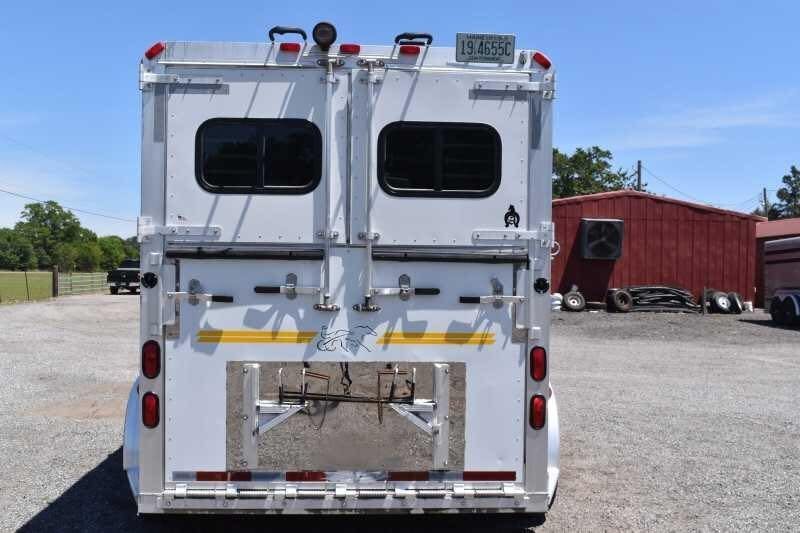 2006 Adam 7302 3 Horse Trailer – Aluminum, Dressing Room – Direct rear view of the closed double doors of the horse trailer