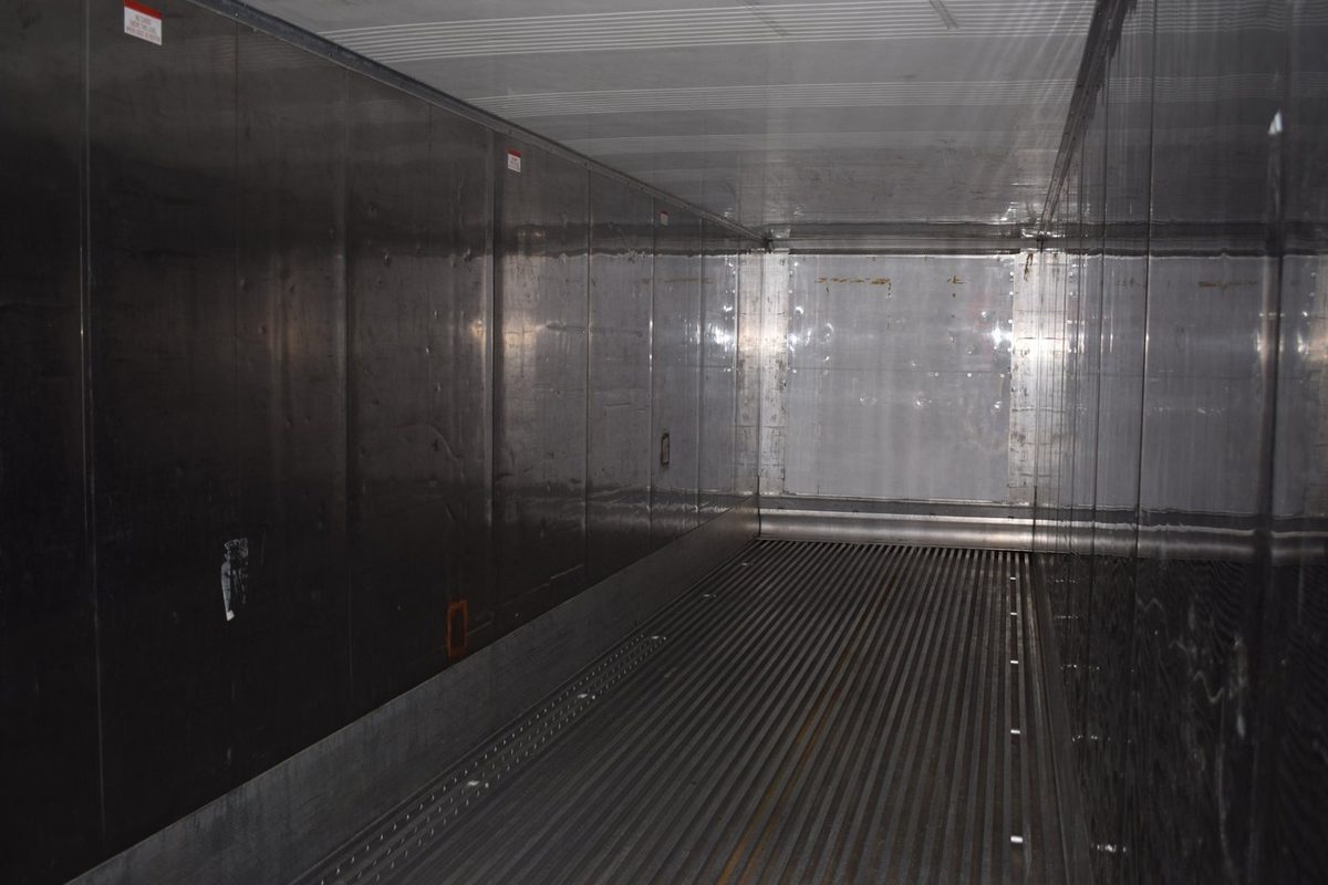 40ft Refrigerated Shipping Container – Digital Temperature Control – empty refrigerated container interior with metal walls and ribbed floor
