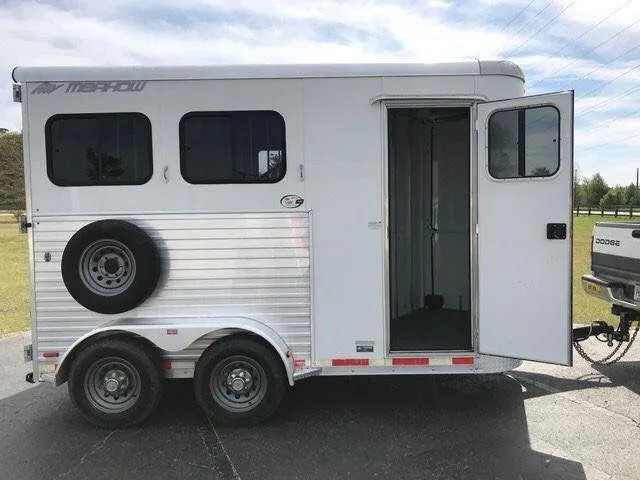 2010 Merhow 2 Horse Slant Trailer – Insulated Roof, Escape Door – Side view of the trailer with the front dressing room door open