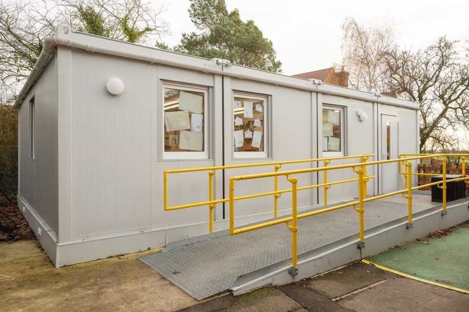 6-Bay Euro Modular Building – Reconfigurable Panels – Front perspective view of a modular building with an accessible metal ramp