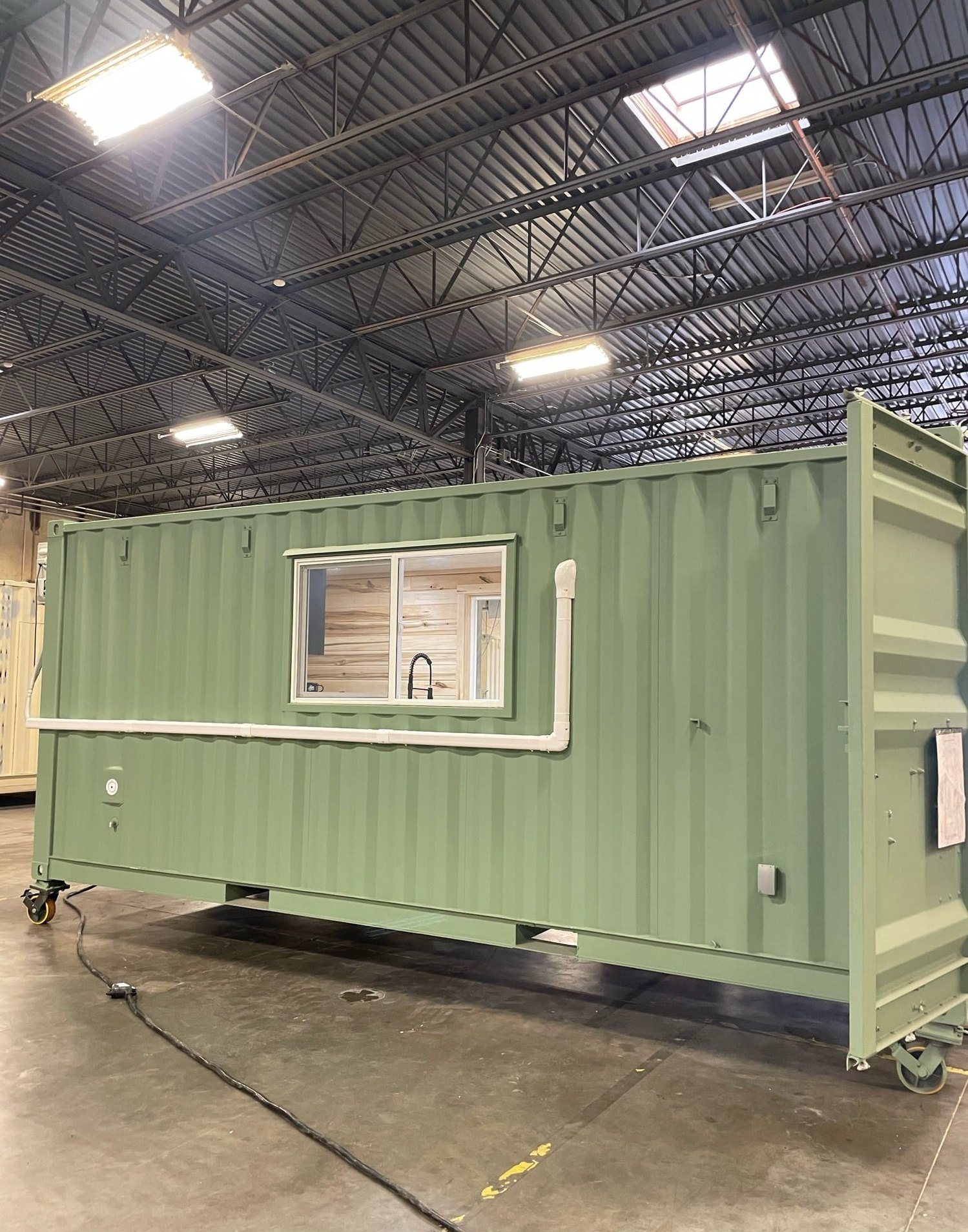 20ft Jack Container Cabin – Open Layout, Kitchenette & Bath – 20FT Jack Hunting Container Cabin | Off-Grid Container Home with Kitchen & Rooftop Deck — 20ft — new in new condition (10)