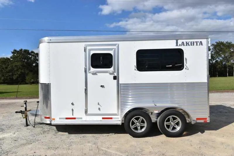2018 Lakota 2HBPST 2 Horse Trailer – Dressing Room – Full side view of the trailer on a sunny day with clouds