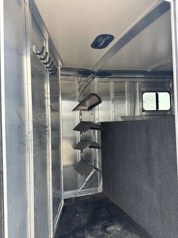 2004 Hart 3 Horse Gooseneck Trailer – Weekender Living Quarters – Interior view of the tack room with bridle hooks and saddle racks