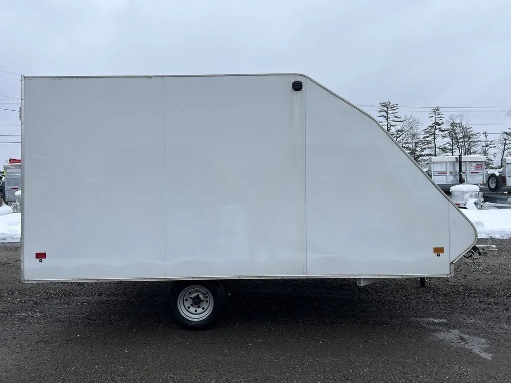 2022 High Country 12 ft Hybrid Trailer – Track Mats – Profile side view of the white hybrid trailer showing its aerodynamic shape