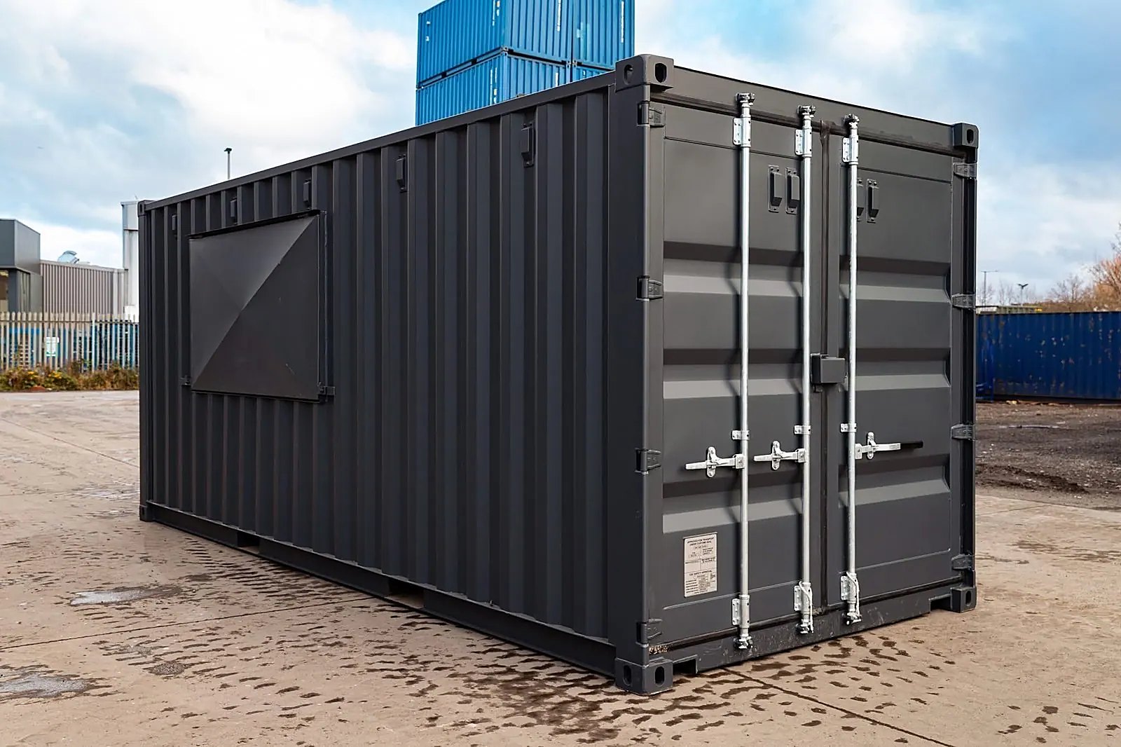 20ft Custom Container Kiosk – Serving Hatch and Insulated Interior – three-quarter exterior view with closed cargo doors and kiosk hatch