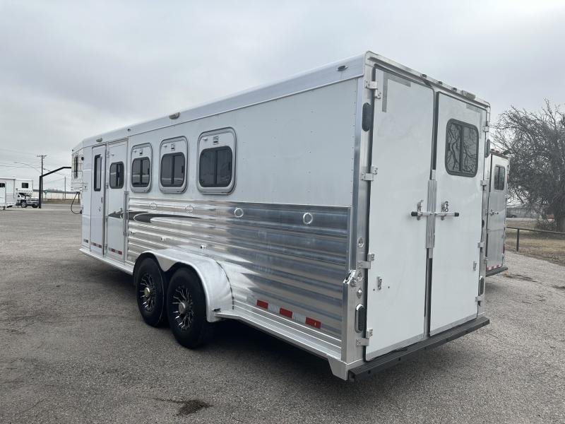 2004 Cherokee Trailers 4-Horse Gooseneck – Rear Tack – Rear three-quarter view from the driver side showing drop down windows and doors