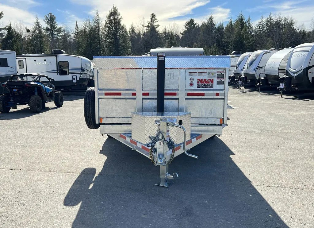 2024 N&N Trailers 14 ft Dump – Galvanized Steel – Straight-on front view of the trailer showing the hydraulic cylinder and box