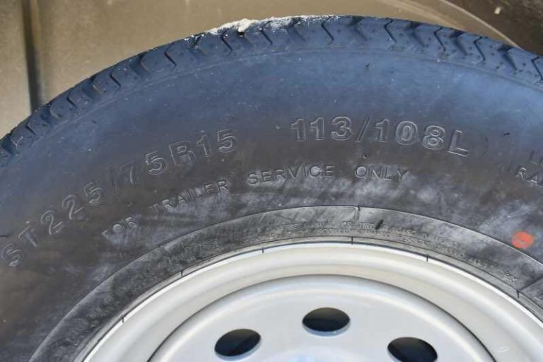 2017 CM 3HSLBP 3 Horse Trailer – Galvanneal, Dressing Room – Close up view of the trailer tire showing dimensions and white steel wheel