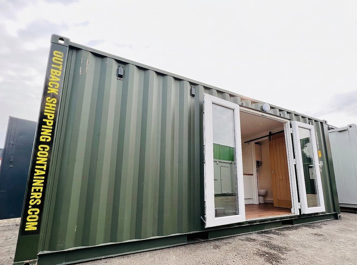 20ft Container Home – One Bed Box, 1 Bedroom – A 20ft refurbished shipping container converted into a one-bedroom annex featuring stylish French doors and a modern layout