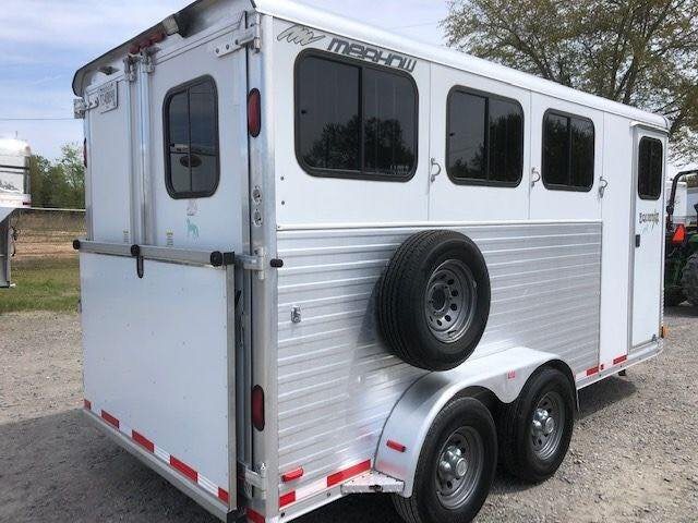 2010 Merhow 3 Horse Bumper Pull Trailer – Rear Ramp – Rear corner of the white trailer showing the ramp and spare tire