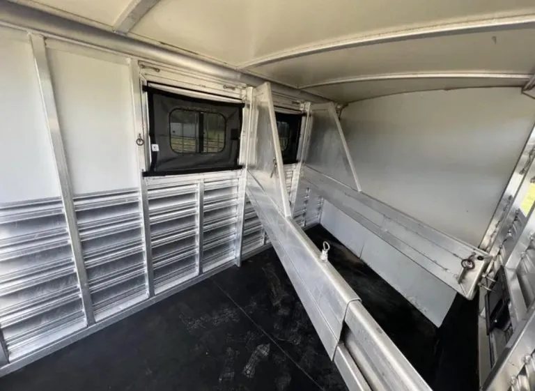 2013 Cimarron 3 Horse Bumper Pull – Aluminum, Dressing Room – Interior view showing the slant load dividers and window screens