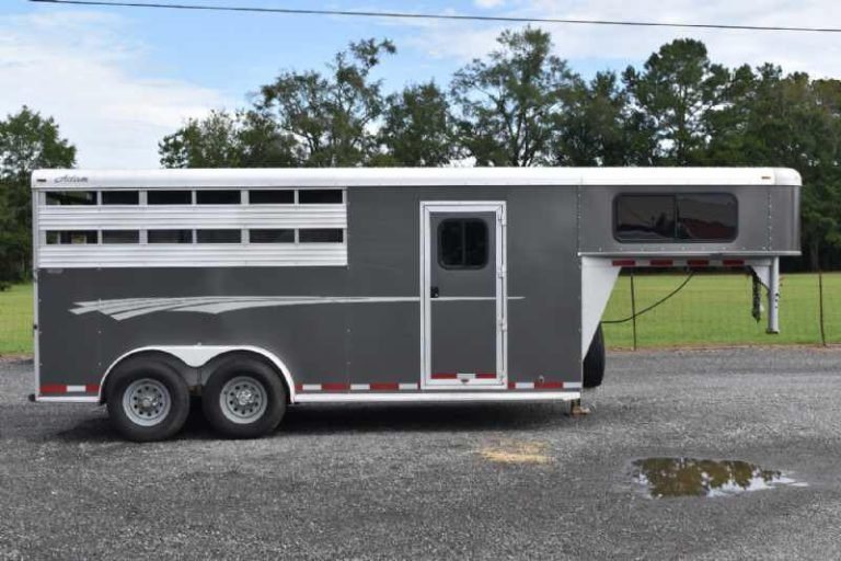 2018 Adam 3 Horse Gooseneck Trailer – Dressing Room – A side profile of a grey gooseneck horse trailer with white accents