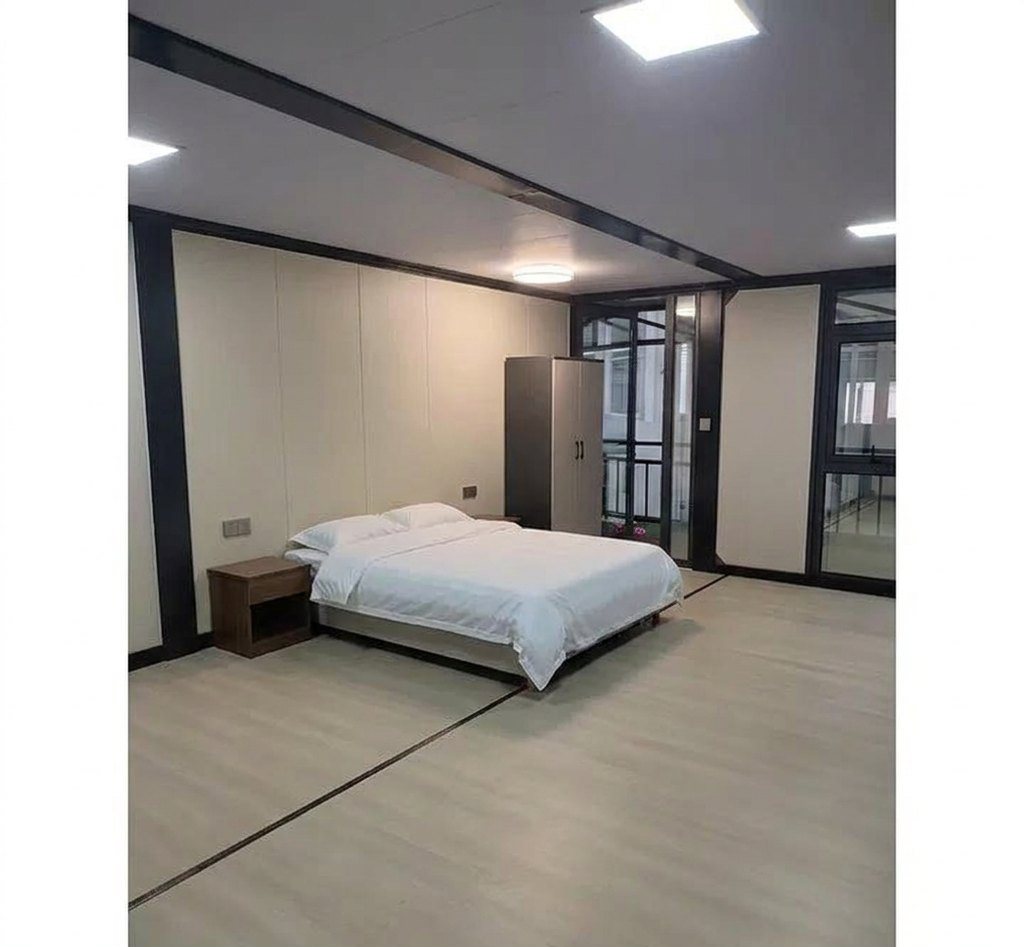 4-Bedroom Two-Story Container Home – Balcony, 2 Baths – 4 Bedroom 2 Story Luxury Modular Container Home Villa – Fully Furnished Prefabricated Portable House with Balcony — 20ft — new in new condition (12)