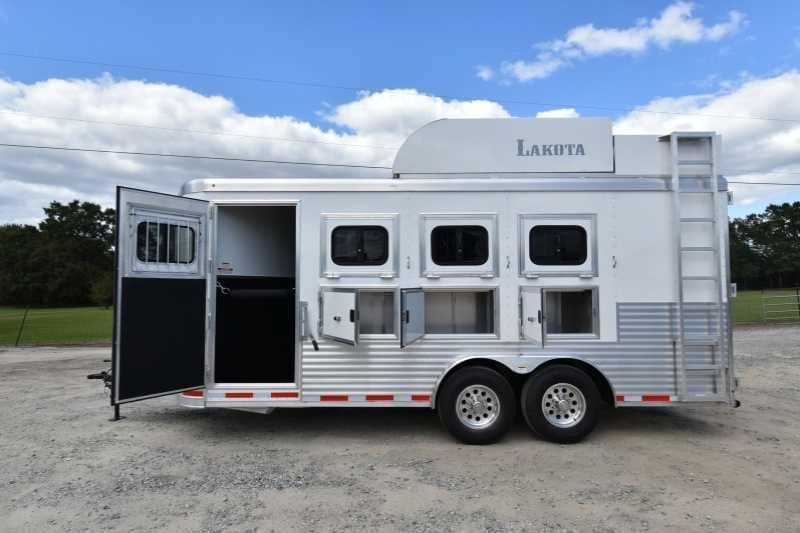 2018 Lakota 4 Horse Trailer – 2 ft Short Wall – Left side view of the trailer with the escape door and windows open