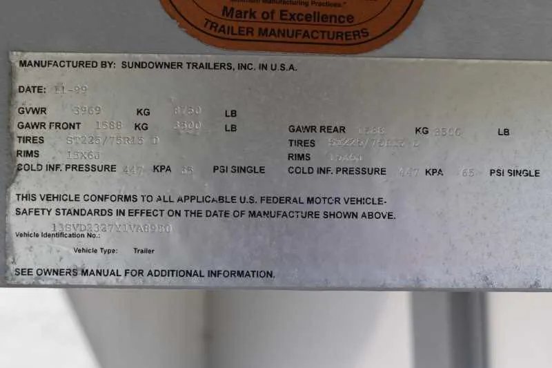 2000 Sundowner 2 Horse Gooseneck Trailer – Dressing Room – Manufacturer VIN and specifications plate located on the trailer frame