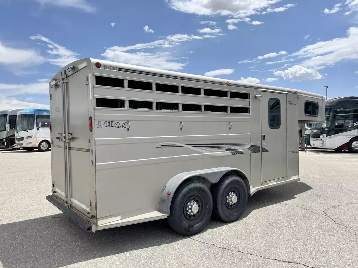 2001 Titan 3 Horse Gooseneck Trailer – Steel, Dressing Room – Rear three-quarter exterior view showing the side and back doors