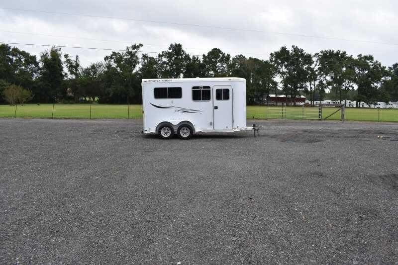 2003 Featherlite 2HST 2 Horse Trailer – Aluminum – Clean three-quarter exterior view of white horse trailer in a gravel lot