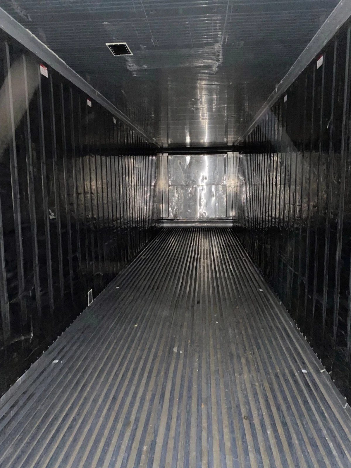 40ft Used Reefer Container – Non-Working Insulated Storage – empty refrigerated container interior with ribbed metal floor
